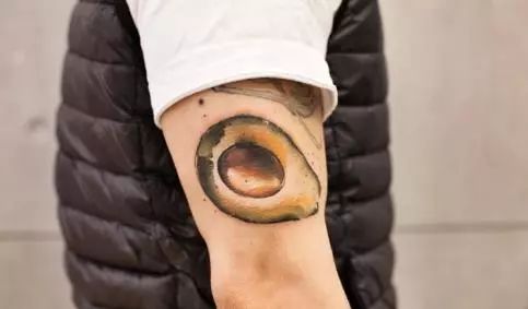 水墨人體彩繪藝術(shù)，傳統(tǒng)國(guó)畫(huà)與時(shí)尚刺青的融合