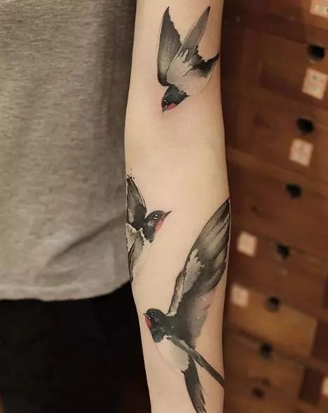 水墨人體彩繪藝術(shù)，傳統(tǒng)國畫與時尚刺青的融合