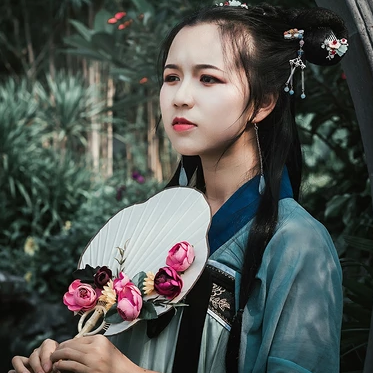 古典淡雅帶團(tuán)扇頭像，唯美古風(fēng)真人頭像