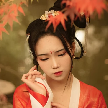 楓葉秋意文藝女生頭像，唯美古風真人頭像