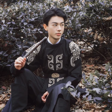 瀟灑帥氣男生帶折扇頭像，唯美古風真人頭像