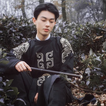 瀟灑帥氣男生帶折扇頭像，唯美古風真人頭像