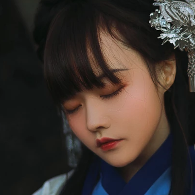 文藝帶樂器女生頭像，唯美古風(fēng)真人頭像