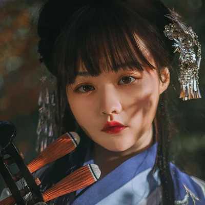 文藝帶樂器女生頭像，唯美古風(fēng)真人頭像