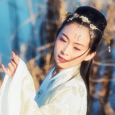 文藝帶笛子女生頭像，唯美古風(fēng)真人頭像