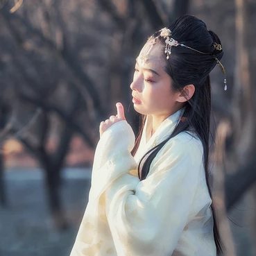 文藝帶笛子女生頭像，唯美古風(fēng)真人頭像