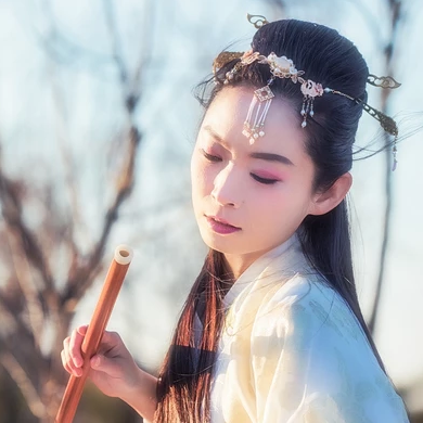 文藝帶笛子女生頭像，唯美古風(fēng)真人頭像
