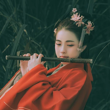 文藝紅衣帶傘女生頭像，唯美古風真人頭像