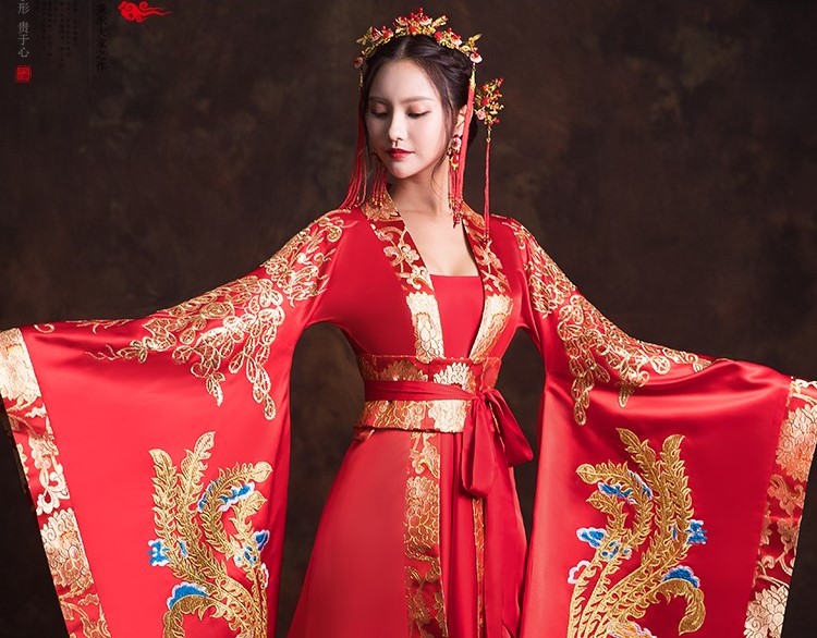 漢服新娘結(jié)婚禮服，奢華大氣中式禮服