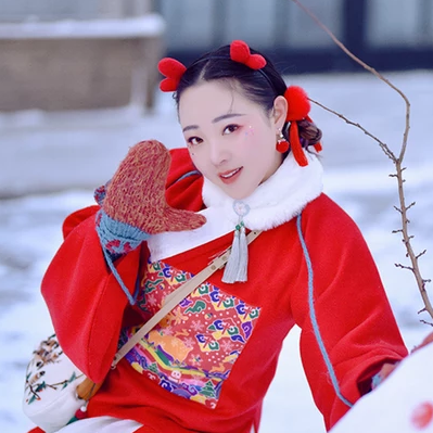 雪景俏皮可愛(ài)女生頭像，唯美古風(fēng)真人頭像