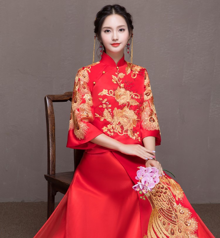 靈動(dòng)金色孔雀中式禮服，唯美新娘禮服