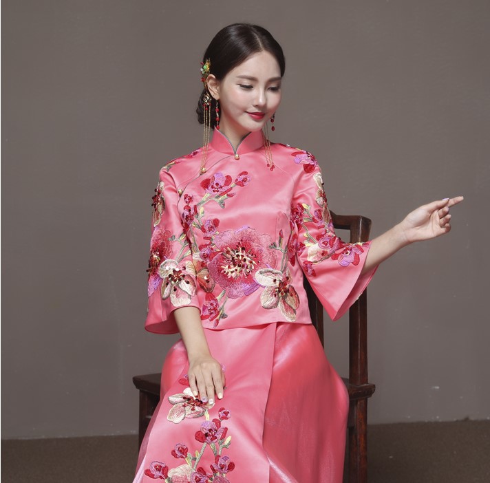 清新典雅粉色中式禮服，唯美花朵新娘禮服