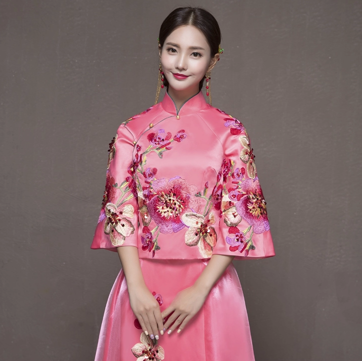 清新典雅粉色中式禮服，唯美花朵新娘禮服