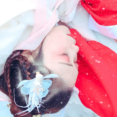 雪花飄落白披風(fēng)女生頭像，唯美古風(fēng)真人頭像