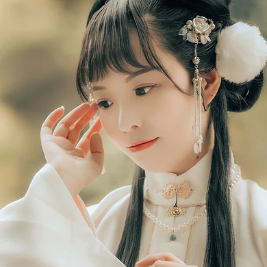 文藝復(fù)古帶團(tuán)扇女生頭像，唯美古風(fēng)真人頭像