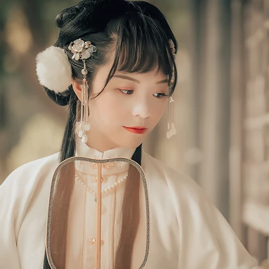 文藝復(fù)古帶團(tuán)扇女生頭像，唯美古風(fēng)真人頭像