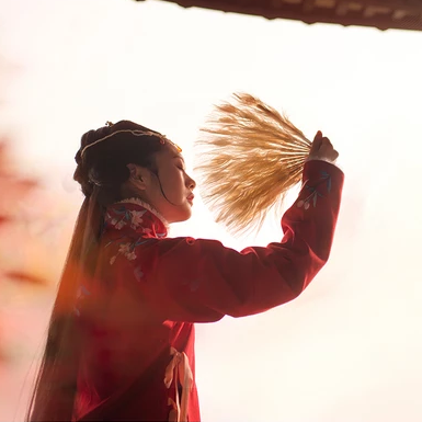 紅葉映霞女生頭像，唯美古風(fēng)真人頭像