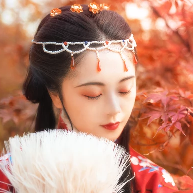 紅葉映霞女生頭像，唯美古風(fēng)真人頭像