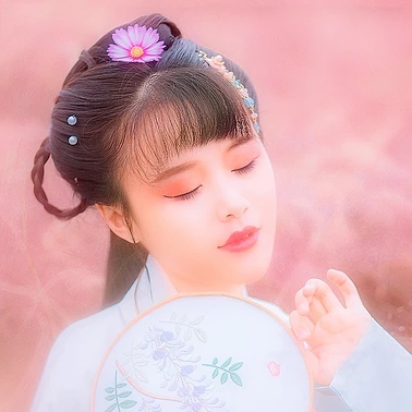 粉色帶團扇女生頭像，唯美古風(fēng)真人頭像
