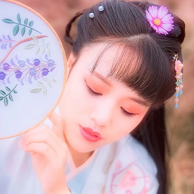 粉色帶團扇女生頭像，唯美古風(fēng)真人頭像