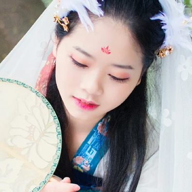 羽毛女生頭像，唯美古風真人頭像