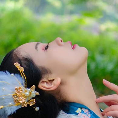 羽毛女生頭像，唯美古風真人頭像
