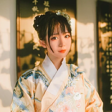 清新可愛帶團扇女生頭像，唯美古風真人頭像