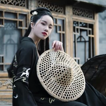 霸氣喝酒帶兵器女生頭像，唯美古風真人頭像