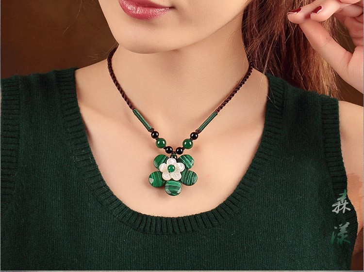 綠色石頭吊墜貝殼花鎖骨鏈項鏈?zhǔn)罪? src="/shige/d/file/bigpic/190404/04/13-1P111111335.jpg" / data-j4QF="3rWoTw"><br / data-waQu="F97oEP">
	<img alt=