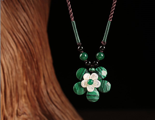 綠色石頭吊墜貝殼花鎖骨鏈項鏈?zhǔn)罪? src="/shige/d/file/bigpic/190404/04/13-1P111111335-50.jpg" / data-qTED="DH9Du6"><br / data-CLpR="2vwNIG">
	<img alt=