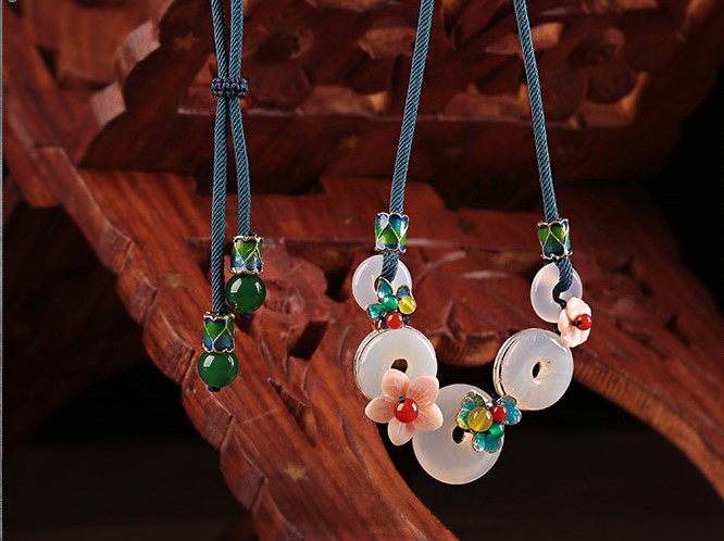 清麗秀雅平安扣小清新鎖骨鏈項(xiàng)鏈?zhǔn)罪? src="/shige/d/file/bigpic/190404/04/13-1P111113206-51.jpg" / data-Fihy="jlGh1M"><br / data-VuoB="pI8MQp">
	<img alt=