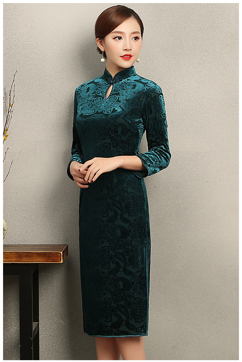 墨綠貴春旗袍，復(fù)古絲絨燒花旗袍裙
