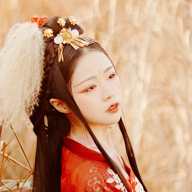 紅衣彈琵琶思念女生頭像，唯美古風真人頭像