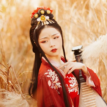 紅衣彈琵琶思念女生頭像，唯美古風真人頭像