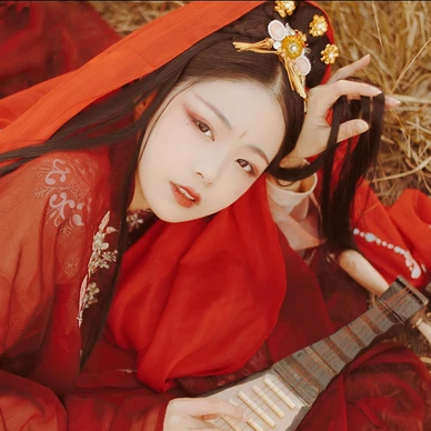 紅衣彈琵琶思念女生頭像，唯美古風真人頭像