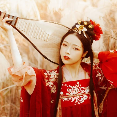 紅衣彈琵琶思念女生頭像，唯美古風真人頭像