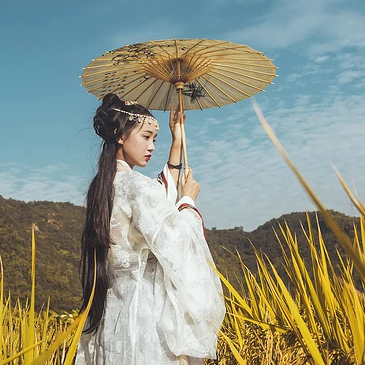 稻田飄香帶傘女生頭像，唯美古風(fēng)真人頭像