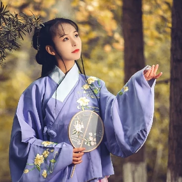 高貴優(yōu)雅紫衣帶團扇女生頭像，唯美古風(fēng)真人頭