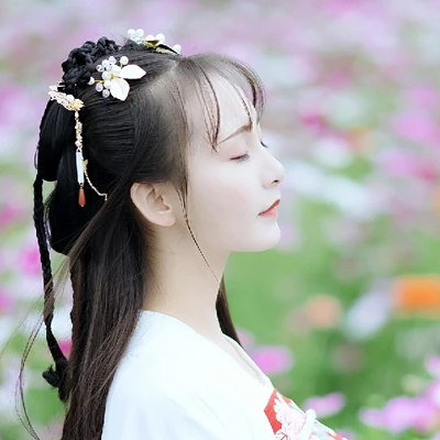 小清新花朵帶團扇女生頭像，唯美古風(fēng)真人頭像