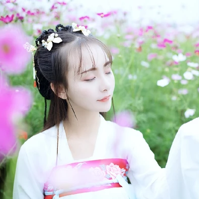 小清新花朵帶團扇女生頭像，唯美古風(fēng)真人頭像