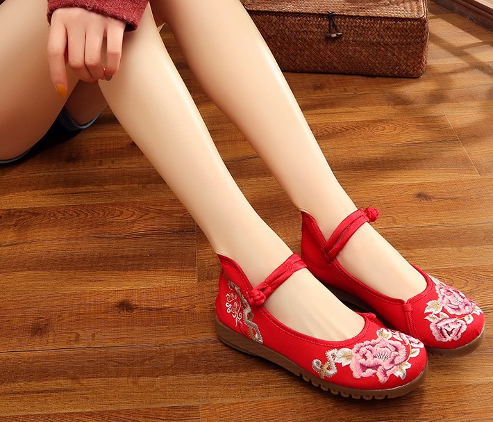 喜結(jié)連理中式新娘繡花鞋，刺繡平底秀禾鞋