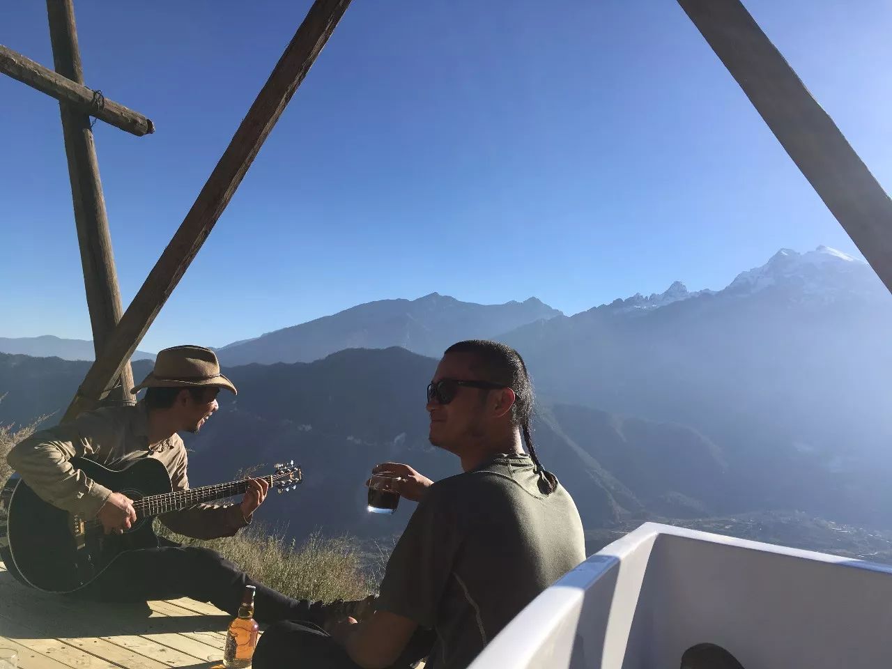 云階·格蘭平營(yíng)地，踩著云一步步登上哈巴雪山