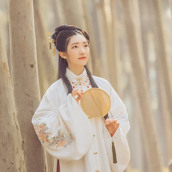 秋葉帶團(tuán)扇女生頭像，唯美古風(fēng)真人頭像