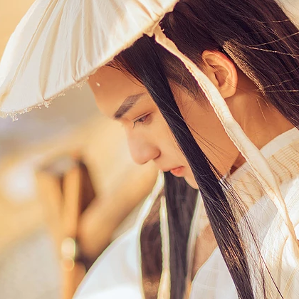 瀟灑喝酒白衣翩翩男生頭像，唯美古風(fēng)真人頭像
