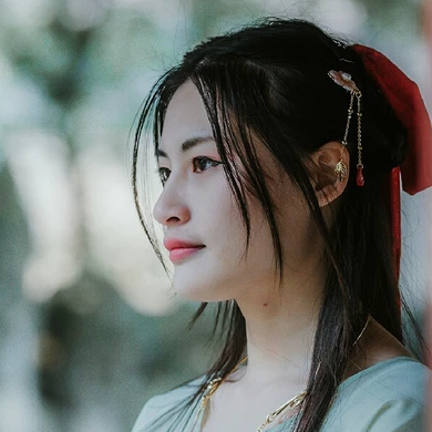 清新文藝帶傘女生頭像，唯美古風真人頭像