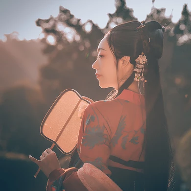 嬌艷紅衣帶傘生頭像，唯美古風真人頭像