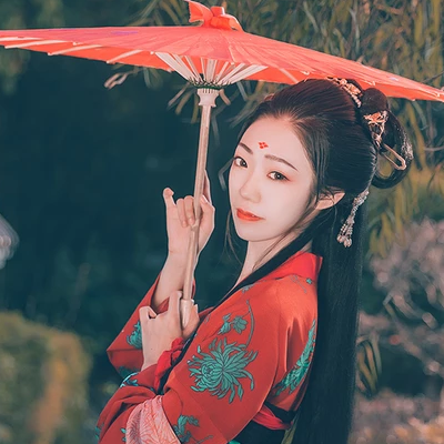 嬌艷紅衣帶傘生頭像，唯美古風真人頭像