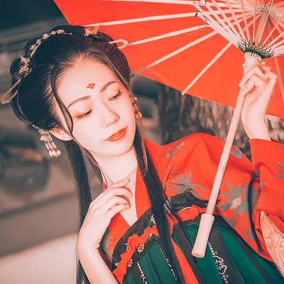 嬌艷紅衣帶傘生頭像，唯美古風真人頭像