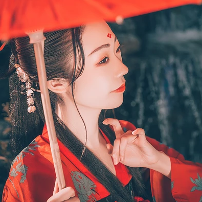 嬌艷紅衣帶傘生頭像，唯美古風真人頭像