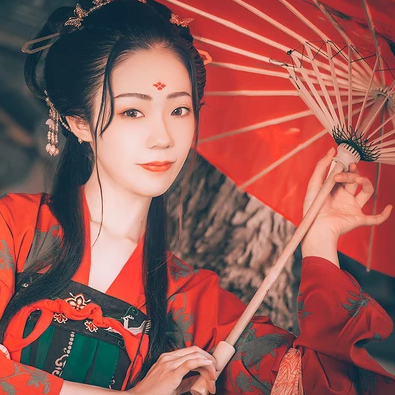 嬌艷紅衣帶傘生頭像，唯美古風真人頭像